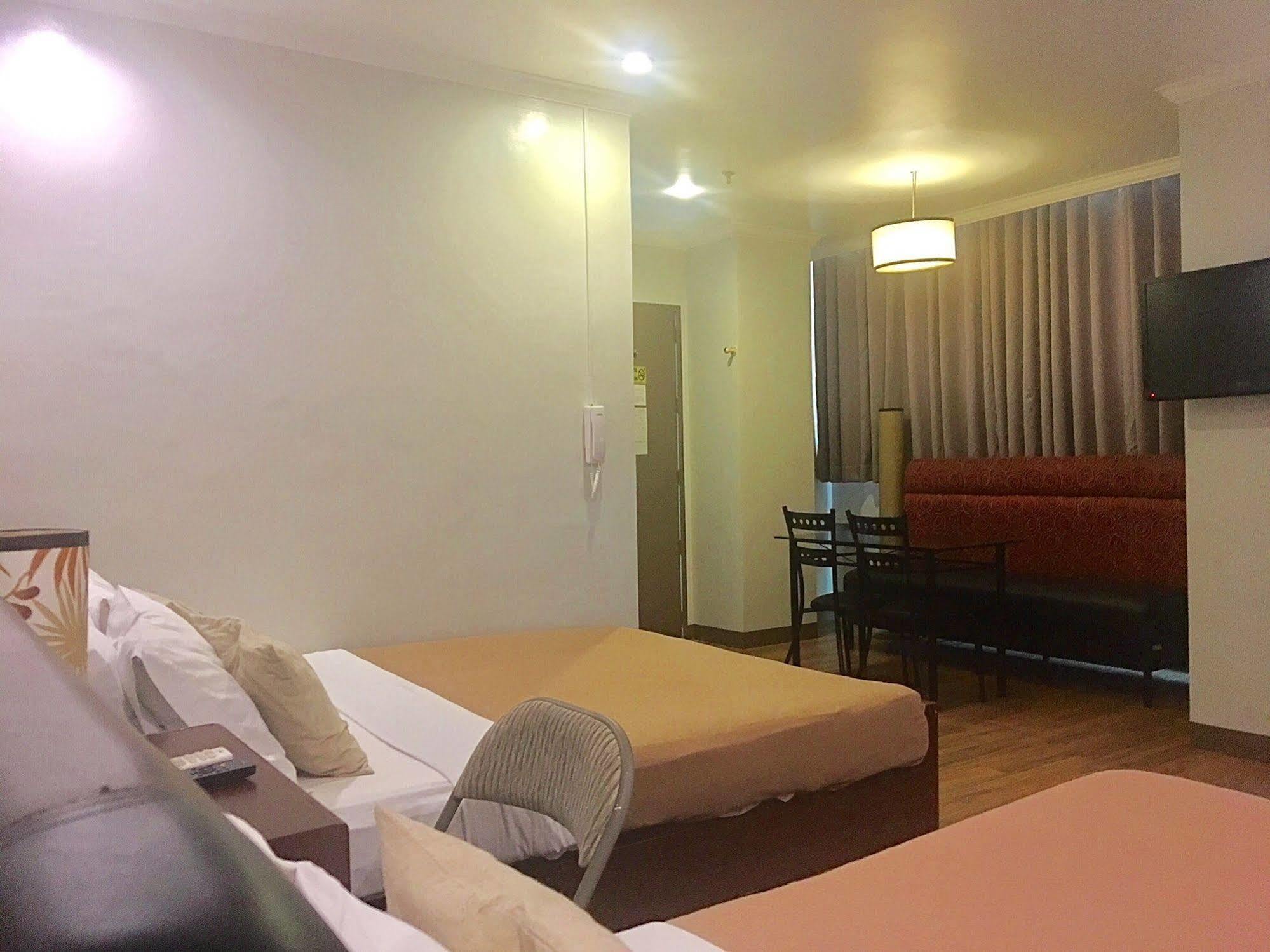 Hotel Tiffany Laoag Eksteriør billede